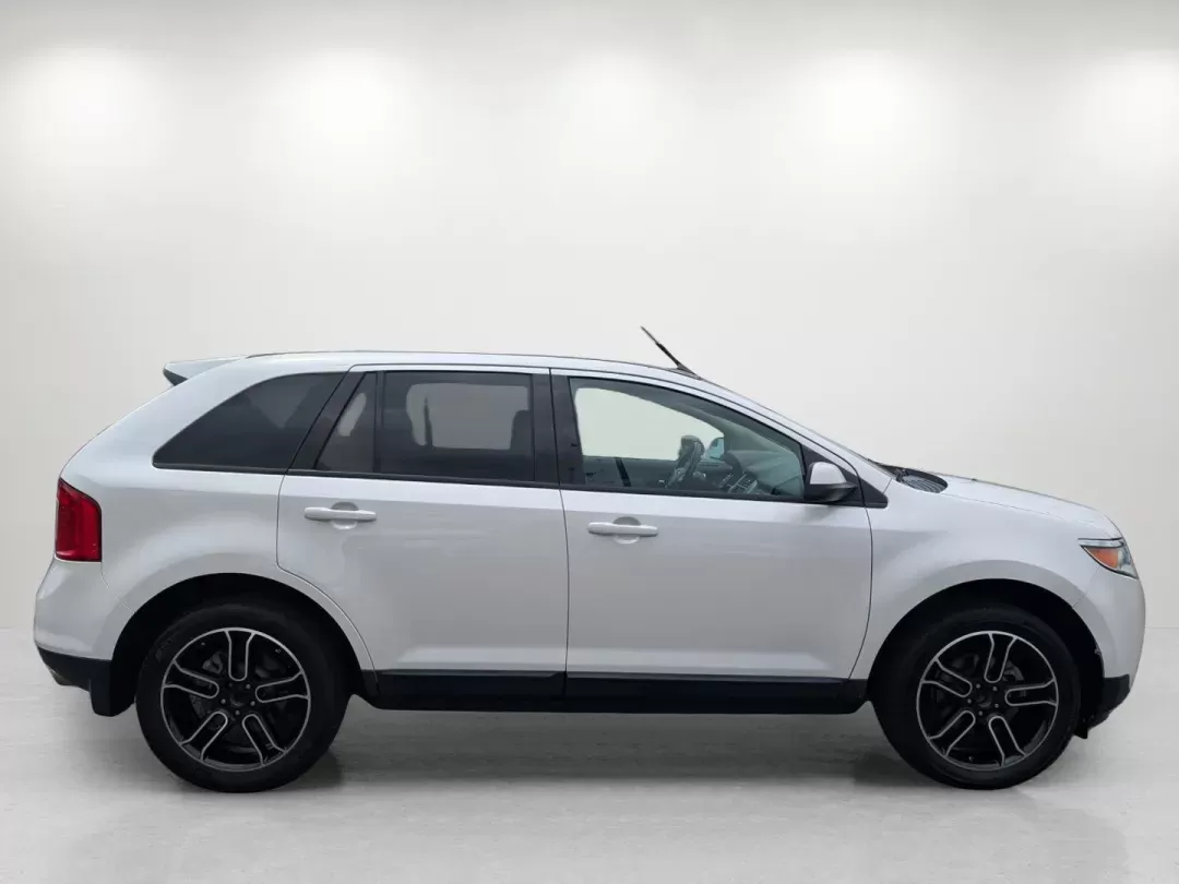 2013 Ford Edge SEL (2FMDK3JC5DB) with an Gas V6 3.5L/213 engine, 6-Speed Automatic w/manual shift transmission, located at 1430 Gateway Drive, Opelika, AL, 36801, (334) 239-0944, 32.637871, -85.409790 - 2013 Ford Edge SEL - Photo#4