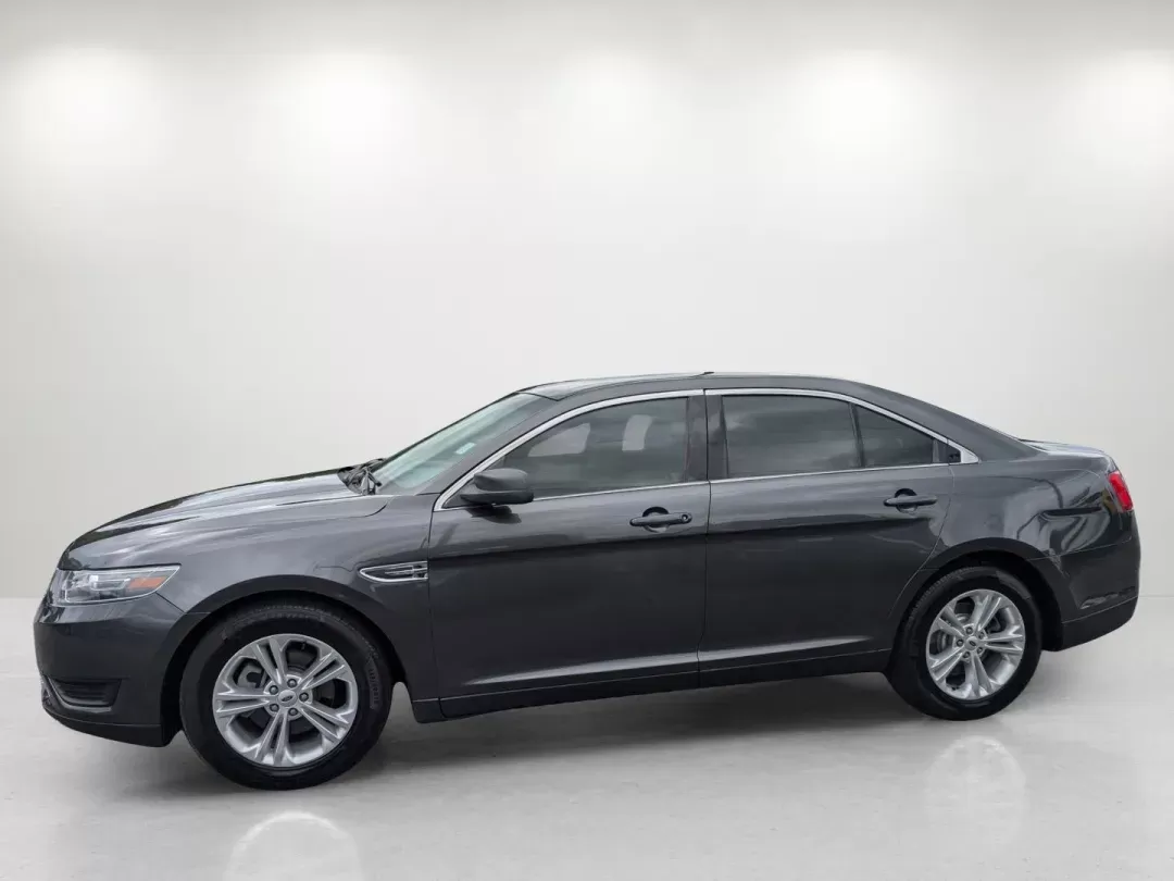 2018 Ford Taurus SE (1FAHP2D87JG) with an Regular Unleaded V-6 3.5 L/213 engine, 6-Speed Automatic w/OD transmission, located at 5115 14th Ave., Columbus, GA, 31904, (706) 323-0345, 32.511494, -84.971046 - 2018 Ford Taurus SE - Photo#1