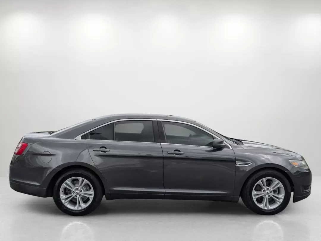 2018 Ford Taurus SE (1FAHP2D87JG) with an Regular Unleaded V-6 3.5 L/213 engine, 6-Speed Automatic w/OD transmission, located at 5115 14th Ave., Columbus, GA, 31904, (706) 323-0345, 32.511494, -84.971046 - 2018 Ford Taurus SE - Photo#5