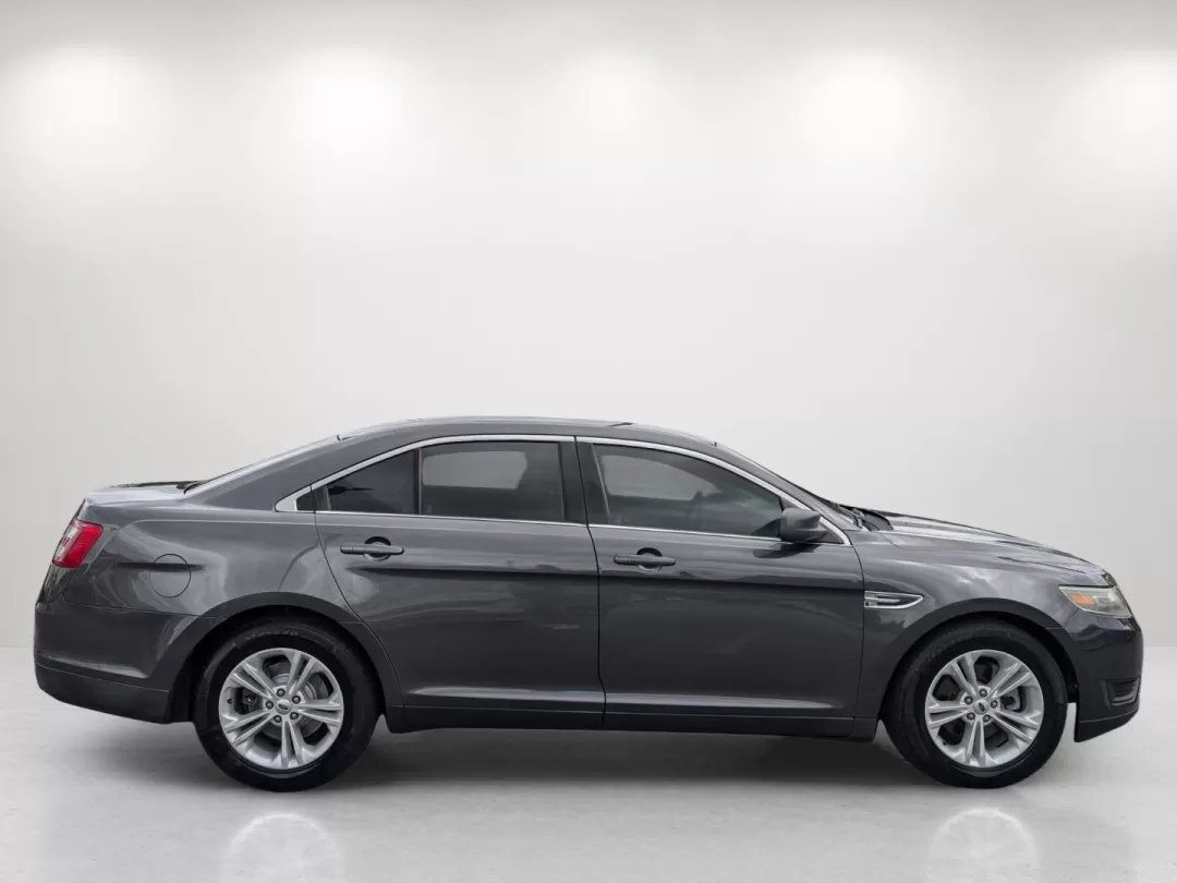 2018 Ford Taurus SE (1FAHP2D87JG) with an Other engine, located at 804 22nd Ave, Phenix City, AL, 36870, (334) 297-1860, 32.484749, -85.024475 - **Discover Your Next Adventure with the 2018 Ford Taurus SE Perfect for Life in Opelika!**<br /> <br /> Are you ready to elevate your daily commutes, family outings, or weekend getaways? Look no further than this stylish and reliable 2018 Ford Taurus SE, available at Gils Auto in Opelika, AL. With - Photo#5