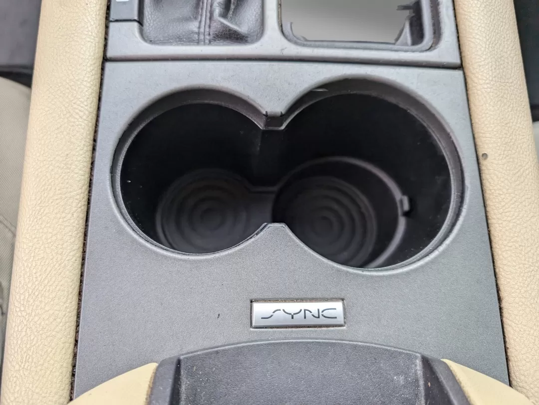 2018 Ford Taurus SE (1FAHP2D87JG) with an Other engine, located at 804 22nd Ave, Phenix City, AL, 36870, (334) 297-1860, 32.484749, -85.024475 - **Discover Your Next Adventure with the 2018 Ford Taurus SE Perfect for Life in Opelika!**<br /> <br /> Are you ready to elevate your daily commutes, family outings, or weekend getaways? Look no further than this stylish and reliable 2018 Ford Taurus SE, available at Gils Auto in Opelika, AL. With - Photo#12