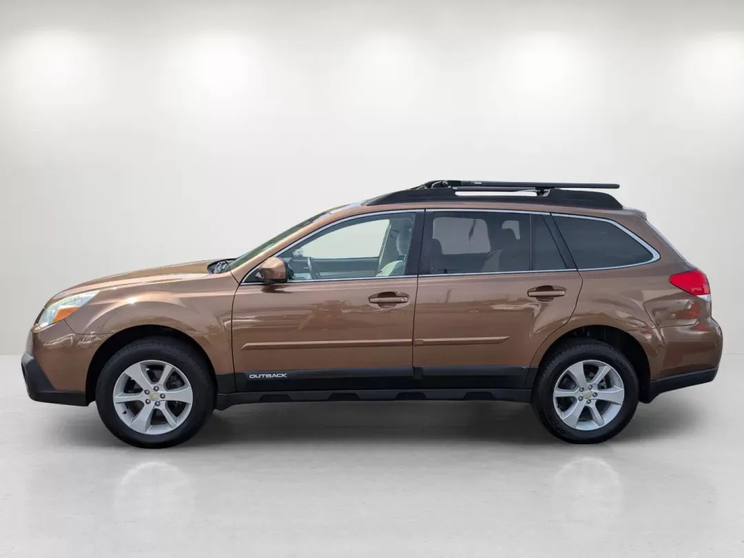 2013 /Ivory Striated Subaru Outback 2.5i Premium (4S4BRCCCXD3) with an Gas Flat 4 2.5L/152 engine, CVT-Speed Continuously Variable Ratio transmission, located at 1430 Gateway Drive, Opelika, AL, 36801, (334) 239-0944, 32.637871, -85.409790 - 2013 Subaru Outback 2.5i Premium - Photo#1