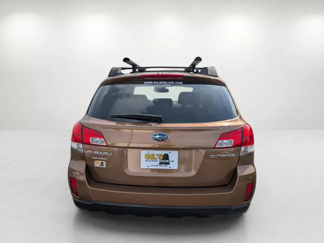 2013 /Ivory Striated Subaru Outback 2.5i Premium (4S4BRCCCXD3) with an Gas Flat 4 2.5L/152 engine, CVT-Speed Continuously Variable Ratio transmission, located at 1430 Gateway Drive, Opelika, AL, 36801, (334) 239-0944, 32.637871, -85.409790 - 2013 Subaru Outback 2.5i Premium - Photo#3