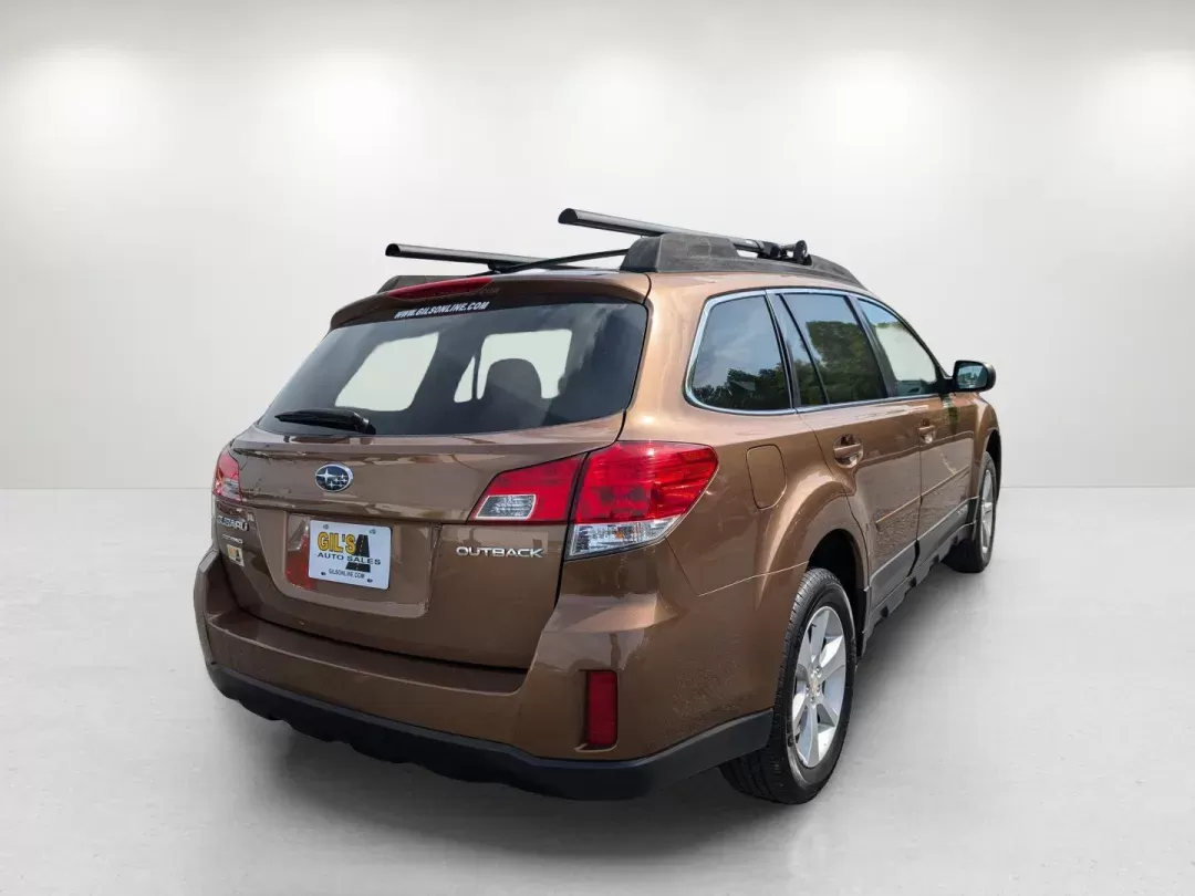 2013 /Ivory Striated Subaru Outback 2.5i Premium (4S4BRCCCXD3) with an Gas Flat 4 2.5L/152 engine, CVT-Speed Continuously Variable Ratio transmission, located at 1430 Gateway Drive, Opelika, AL, 36801, (334) 239-0944, 32.637871, -85.409790 - 2013 Subaru Outback 2.5i Premium - Photo#4