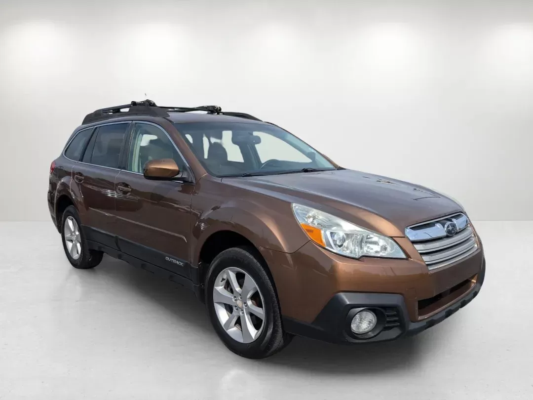 2013 /Ivory Striated Subaru Outback 2.5i Premium (4S4BRCCCXD3) with an Gas Flat 4 2.5L/152 engine, CVT-Speed Continuously Variable Ratio transmission, located at 1430 Gateway Drive, Opelika, AL, 36801, (334) 239-0944, 32.637871, -85.409790 - 2013 Subaru Outback 2.5i Premium - Photo#6