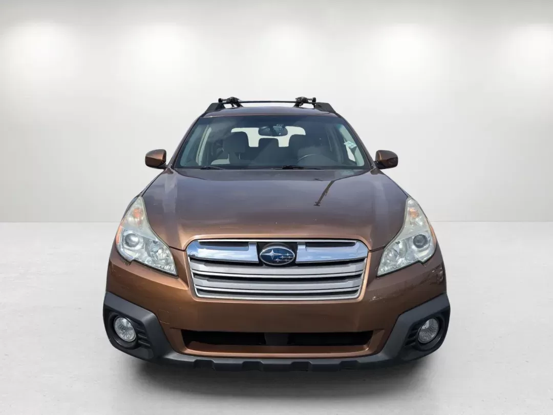 2013 /Ivory Striated Subaru Outback 2.5i Premium (4S4BRCCCXD3) with an Gas Flat 4 2.5L/152 engine, CVT-Speed Continuously Variable Ratio transmission, located at 1430 Gateway Drive, Opelika, AL, 36801, (334) 239-0944, 32.637871, -85.409790 - 2013 Subaru Outback 2.5i Premium - Photo#7