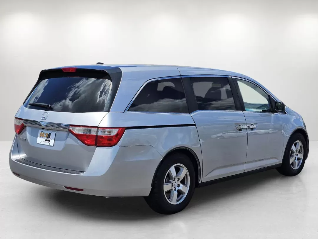 2013 /Gray Honda Odyssey EX-L (5FNRL5H69DB) with an Gas V6 3.5L/212 engine, 5-Speed Automatic transmission, located at 521 Old Farm Lane Rd, Prattville, AL, 36066, (334) 325-1505, 32.482460, -86.416367 - 2013 Honda Odyssey EX-L - Photo#4