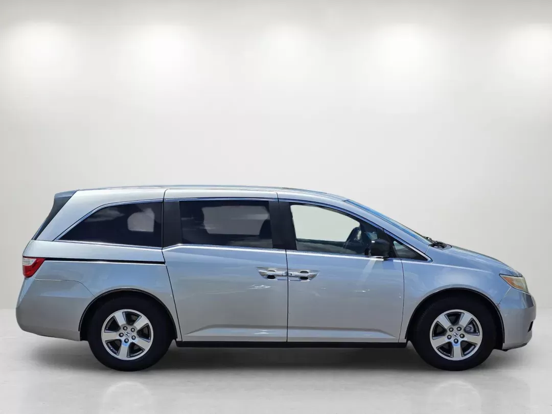 2013 /Gray Honda Odyssey EX-L (5FNRL5H69DB) with an Gas V6 3.5L/212 engine, 5-Speed Automatic transmission, located at 521 Old Farm Lane Rd, Prattville, AL, 36066, (334) 325-1505, 32.482460, -86.416367 - 2013 Honda Odyssey EX-L - Photo#5