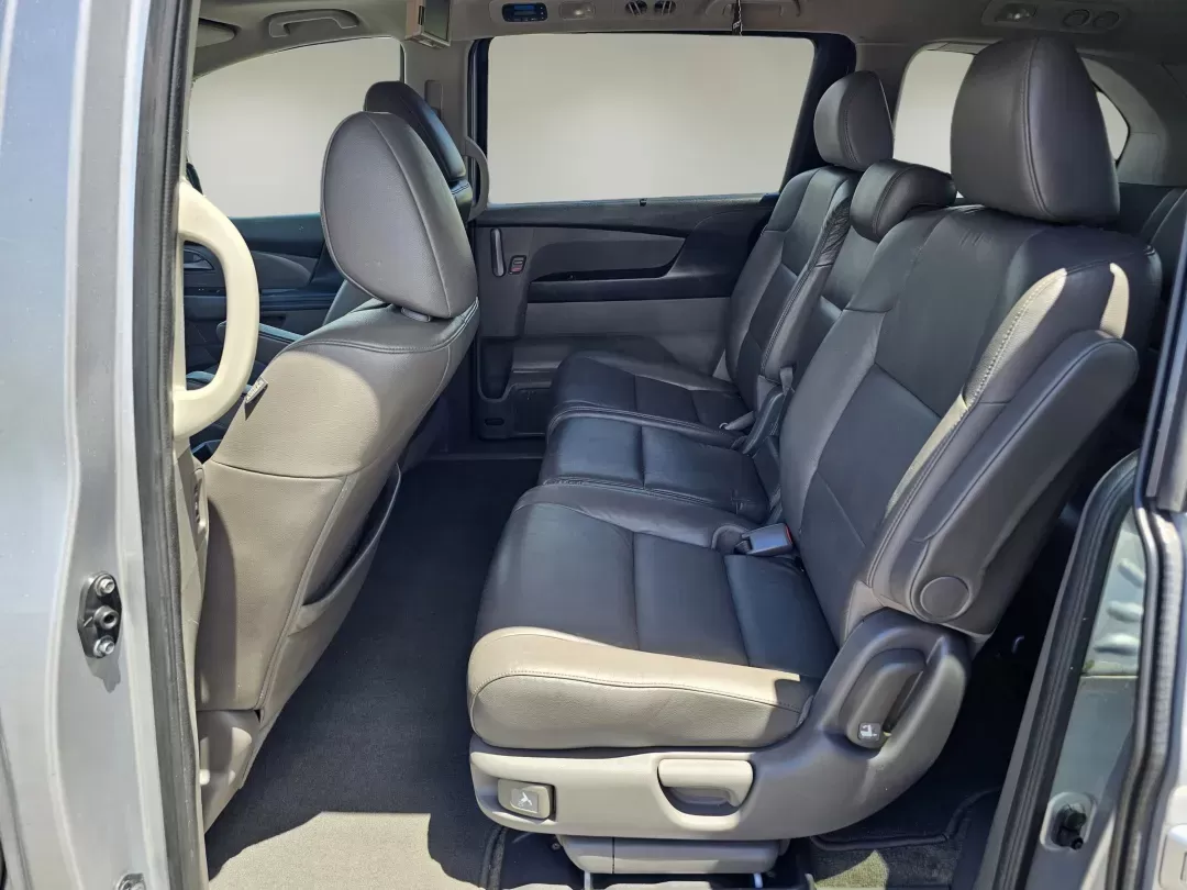 2013 /Gray Honda Odyssey EX-L (5FNRL5H69DB) with an Gas V6 3.5L/212 engine, 5-Speed Automatic transmission, located at 521 Old Farm Lane Rd, Prattville, AL, 36066, (334) 325-1505, 32.482460, -86.416367 - 2013 Honda Odyssey EX-L - Photo#13