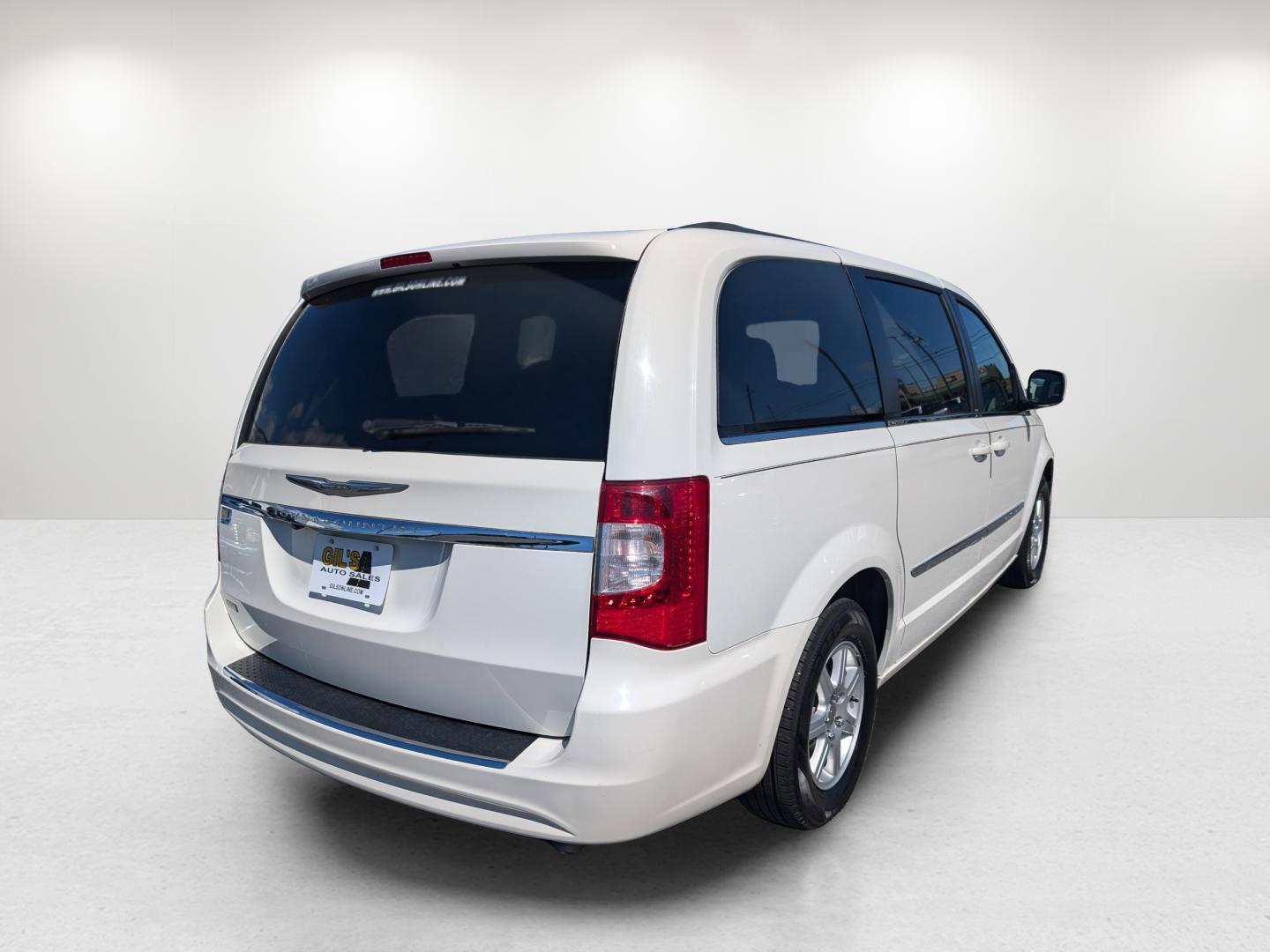 2012 /Black/Light Graystone Interior Chrysler Town and Country Touring (2C4RC1BG7CR) with an Gas/Ethanol V6 3.6L/ engine, 6-Speed Automatic transmission, located at 3959 U.S. 80 W, Phenix City, AL, 36870, (334) 297-4885, 32.469296, -85.135185 - 2012 Chrysler Town and Country Touring - Photo#5