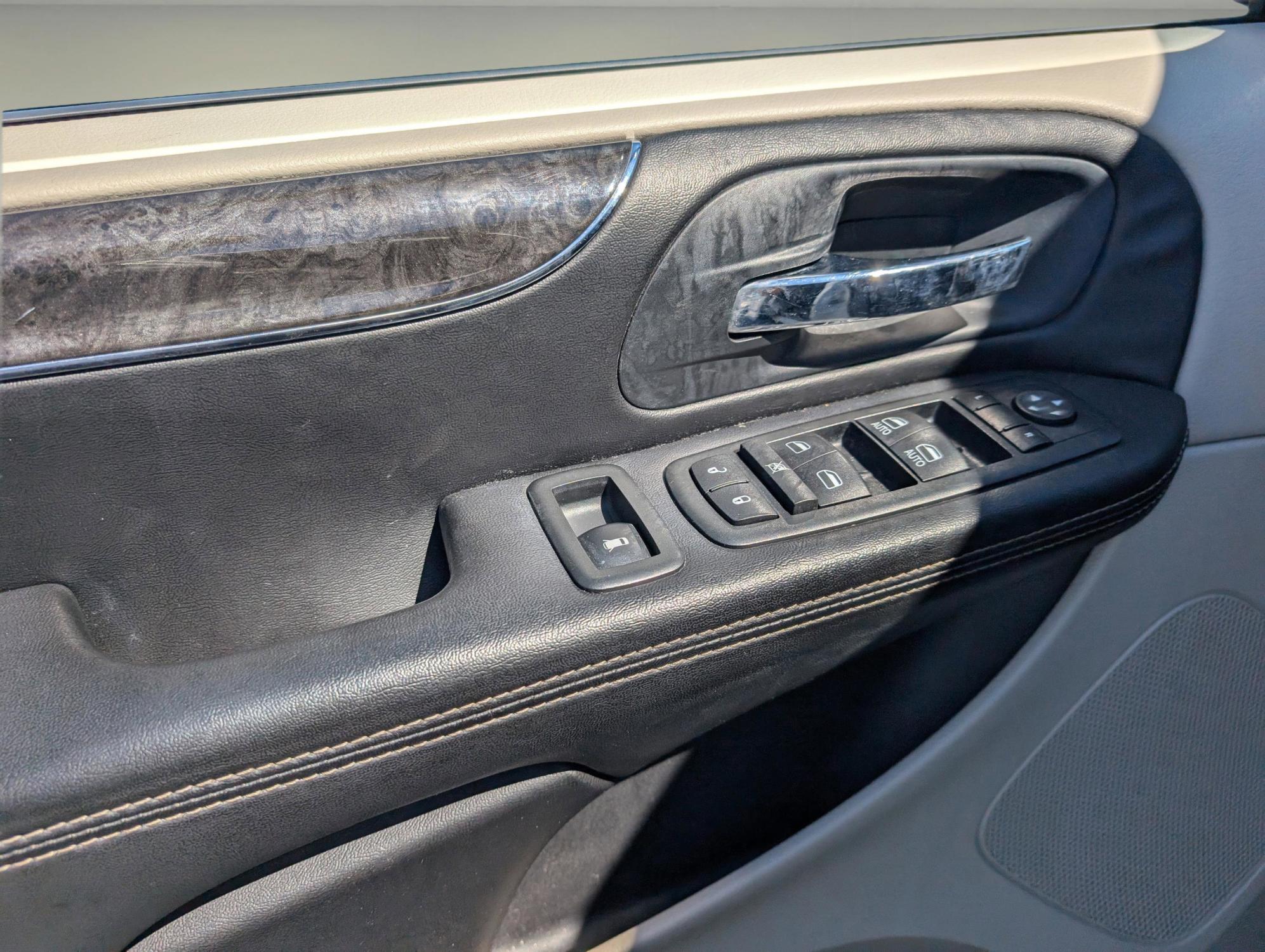 2012 /Black/Light Graystone Interior Chrysler Town and Country Touring (2C4RC1BG7CR) with an Gas/Ethanol V6 3.6L/ engine, 6-Speed Automatic transmission, located at 3959 U.S. 80 W, Phenix City, AL, 36870, (334) 297-4885, 32.469296, -85.135185 - 2012 Chrysler Town and Country Touring - Photo#9