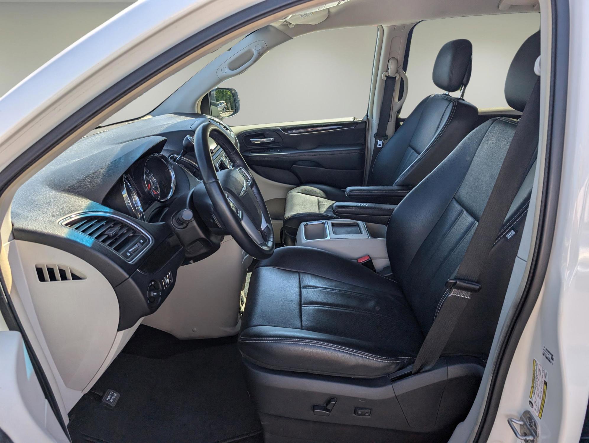 2012 /Black/Light Graystone Interior Chrysler Town and Country Touring (2C4RC1BG7CR) with an Gas/Ethanol V6 3.6L/ engine, 6-Speed Automatic transmission, located at 3959 U.S. 80 W, Phenix City, AL, 36870, (334) 297-4885, 32.469296, -85.135185 - 2012 Chrysler Town and Country Touring - Photo#10