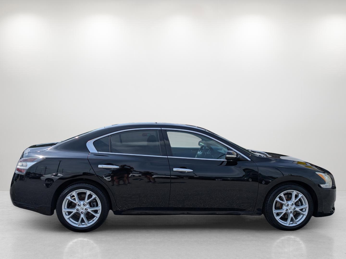 2013 /Charcoal Nissan Maxima 3.5 SV w/Premium Pkg (1N4AA5AP3DC) with an Gas V6 3.5L/213 engine, 1-Speed Continuously Variable Ratio transmission, located at 804 22nd Ave, Phenix City, AL, 36870, (334) 297-1860, 32.484749, -85.024475 - 2013 Nissan Maxima 3.5 SV w/Premium Pkg - Photo#4