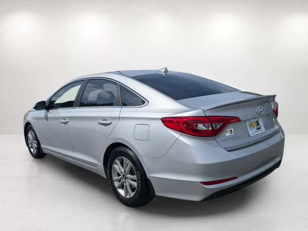 2015 /Gray Hyundai Sonata 2.4L SE (5NPE24AF4FH) with an Regular Unleaded I-4 2.4 L/144 engine, 6-Speed Automatic w/OD transmission, located at 804 22nd Ave, Phenix City, AL, 36870, (334) 297-1860, 32.484749, -85.024475 - 2015 Hyundai Sonata 2.4L SE - Photo#2