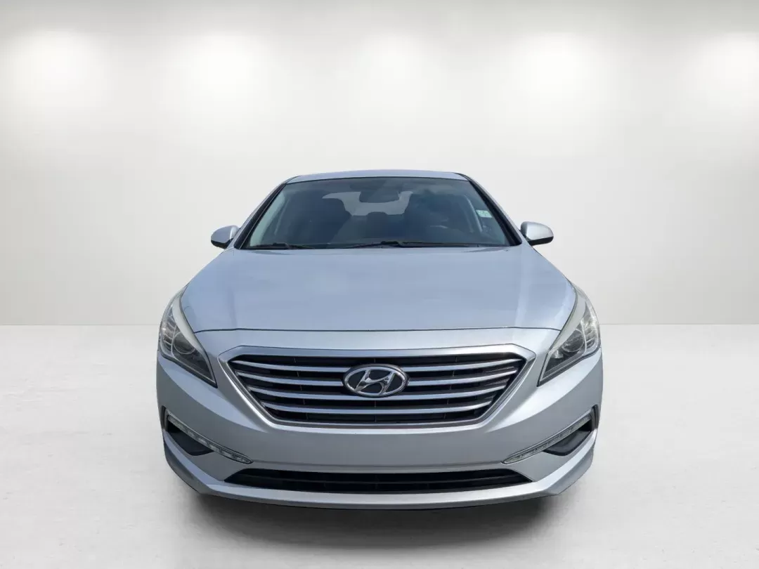 2015 /Gray Hyundai Sonata 2.4L SE (5NPE24AF4FH) with an Regular Unleaded I-4 2.4 L/144 engine, 6-Speed Automatic w/OD transmission, located at 804 22nd Ave, Phenix City, AL, 36870, (334) 297-1860, 32.484749, -85.024475 - 2015 Hyundai Sonata 2.4L SE - Photo#7