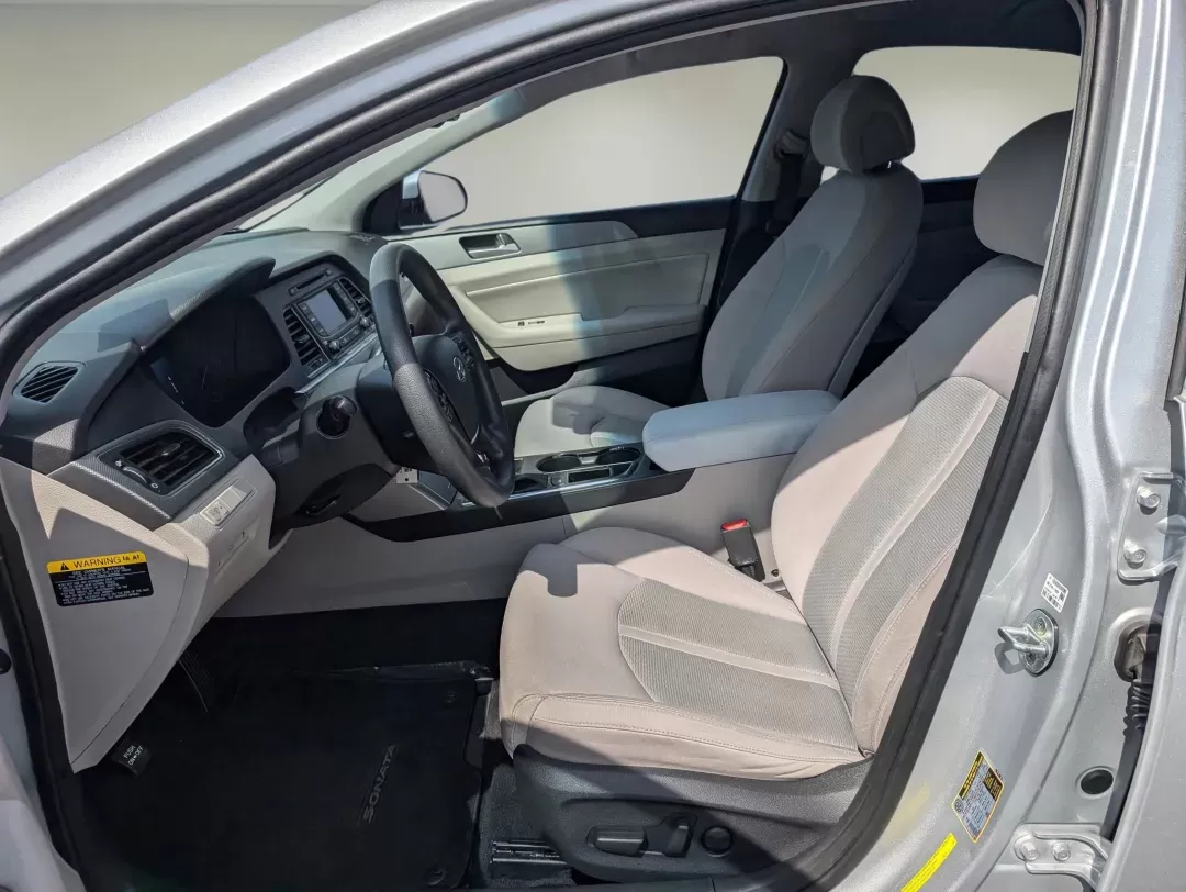 2015 /Gray Hyundai Sonata 2.4L SE (5NPE24AF4FH) with an Regular Unleaded I-4 2.4 L/144 engine, 6-Speed Automatic w/OD transmission, located at 804 22nd Ave, Phenix City, AL, 36870, (334) 297-1860, 32.484749, -85.024475 - 2015 Hyundai Sonata 2.4L SE - Photo#9