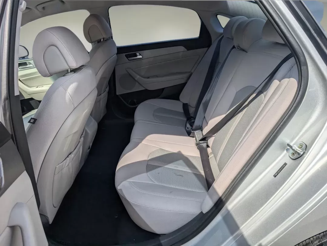 2015 /Gray Hyundai Sonata 2.4L SE (5NPE24AF4FH) with an Regular Unleaded I-4 2.4 L/144 engine, 6-Speed Automatic w/OD transmission, located at 804 22nd Ave, Phenix City, AL, 36870, (334) 297-1860, 32.484749, -85.024475 - 2015 Hyundai Sonata 2.4L SE - Photo#10
