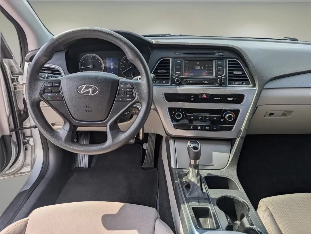 2015 /Gray Hyundai Sonata 2.4L SE (5NPE24AF4FH) with an Regular Unleaded I-4 2.4 L/144 engine, 6-Speed Automatic w/OD transmission, located at 804 22nd Ave, Phenix City, AL, 36870, (334) 297-1860, 32.484749, -85.024475 - 2015 Hyundai Sonata 2.4L SE - Photo#11