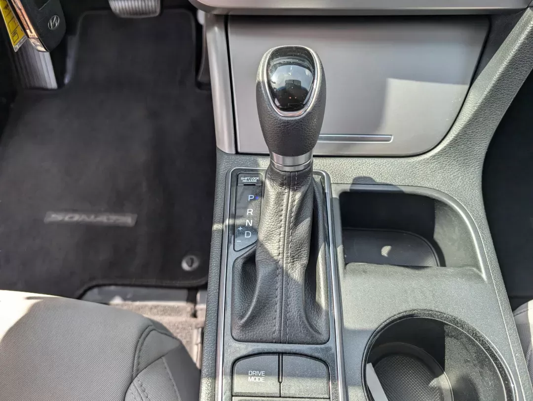 2015 /Gray Hyundai Sonata 2.4L SE (5NPE24AF4FH) with an Regular Unleaded I-4 2.4 L/144 engine, 6-Speed Automatic w/OD transmission, located at 804 22nd Ave, Phenix City, AL, 36870, (334) 297-1860, 32.484749, -85.024475 - 2015 Hyundai Sonata 2.4L SE - Photo#13