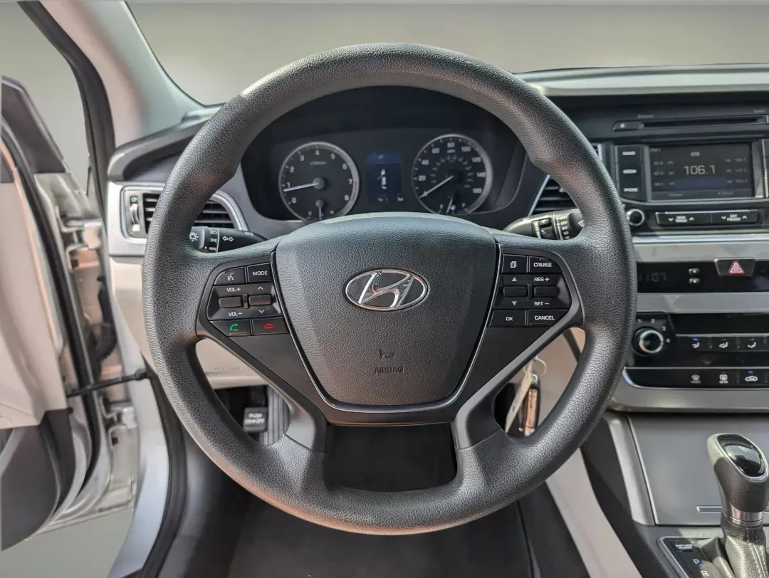 2015 /Gray Hyundai Sonata 2.4L SE (5NPE24AF4FH) with an Regular Unleaded I-4 2.4 L/144 engine, 6-Speed Automatic w/OD transmission, located at 804 22nd Ave, Phenix City, AL, 36870, (334) 297-1860, 32.484749, -85.024475 - 2015 Hyundai Sonata 2.4L SE - Photo#15