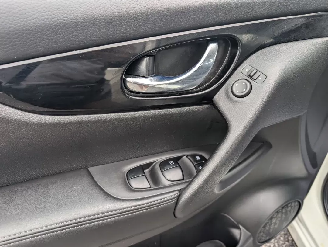 2017 /Charcoal Nissan Rogue Sport SV (JN1BJ1CR5HW) with an Regular Unleaded I-4 2.0 L/122 engine, 1-Speed CVT w/OD transmission, located at 3959 U.S. 80 W, Phenix City, AL, 36870, (334) 297-4885, 32.469296, -85.135185 - 2017 Nissan Rogue Sport SV - Photo#8
