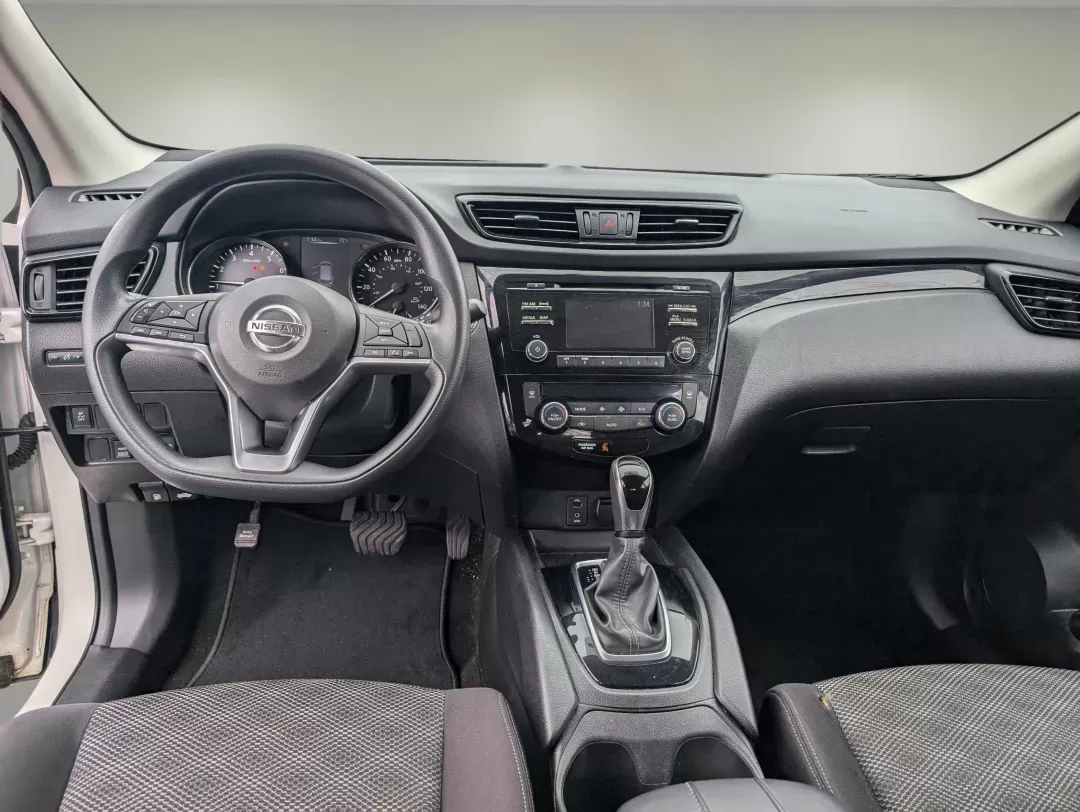2017 /Charcoal Nissan Rogue Sport SV (JN1BJ1CR5HW) with an Regular Unleaded I-4 2.0 L/122 engine, 1-Speed CVT w/OD transmission, located at 3959 U.S. 80 W, Phenix City, AL, 36870, (334) 297-4885, 32.469296, -85.135185 - 2017 Nissan Rogue Sport SV - Photo#11