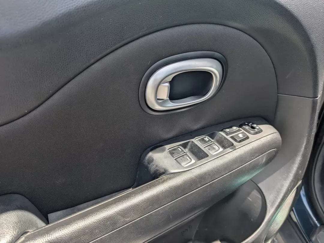 2017 /Black Kia Soul + (KNDJP3A54H7) with an Regular Unleaded I-4 2.0 L/122 engine, 6-Speed Automatic w/OD transmission, located at 3959 U.S. 80 W, Phenix City, AL, 36870, (334) 297-4885, 32.469296, -85.135185 - 2017 Kia Soul + - Photo#8