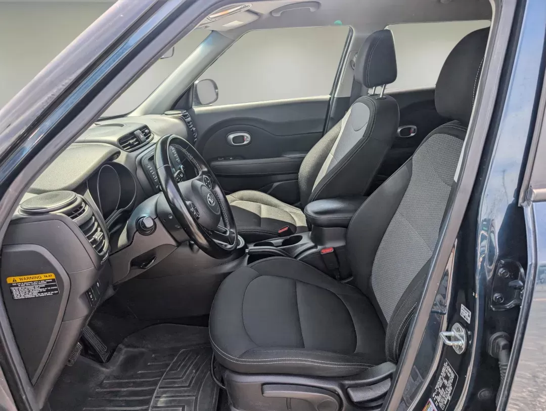 2017 /Black Kia Soul + (KNDJP3A54H7) with an Regular Unleaded I-4 2.0 L/122 engine, 6-Speed Automatic w/OD transmission, located at 3959 U.S. 80 W, Phenix City, AL, 36870, (334) 297-4885, 32.469296, -85.135185 - 2017 Kia Soul + - Photo#9
