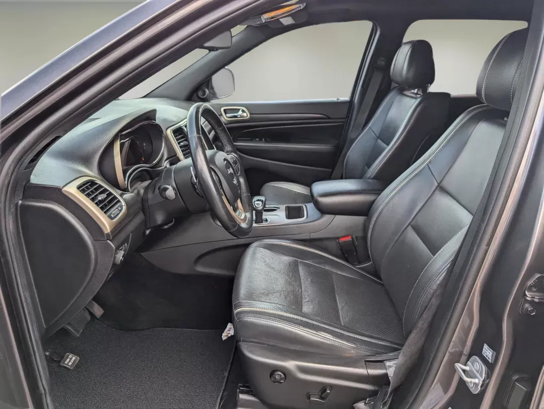 2014 /Black Jeep Grand Cherokee Laredo (1C4RJEAG1EC) with an Regular Unleaded V-6 3.6 L/220 engine, 8-Speed Automatic w/OD transmission, located at 3959 U.S. 80 W, Phenix City, AL, 36870, (334) 297-4885, 32.469296, -85.135185 - 2014 Jeep Grand Cherokee Laredo - Photo#10