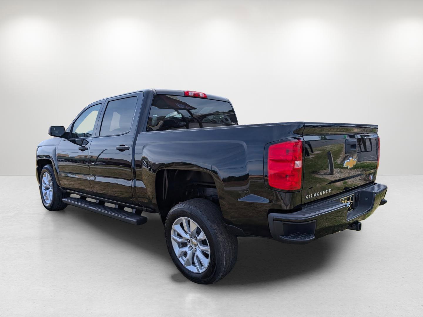 2018 /Dark Ash with Jet Black Interior Accents Chevrolet Silverado 1500 Custom (3GCPCPEC4JG) with an Gas V8 5.3L/325 engine, 6-Speed Automatic transmission, located at 804 22nd Ave, Phenix City, AL, 36870, (334) 297-1860, 32.484749, -85.024475 - 2018 Chevrolet Silverado 1500 Custom - Photo#2