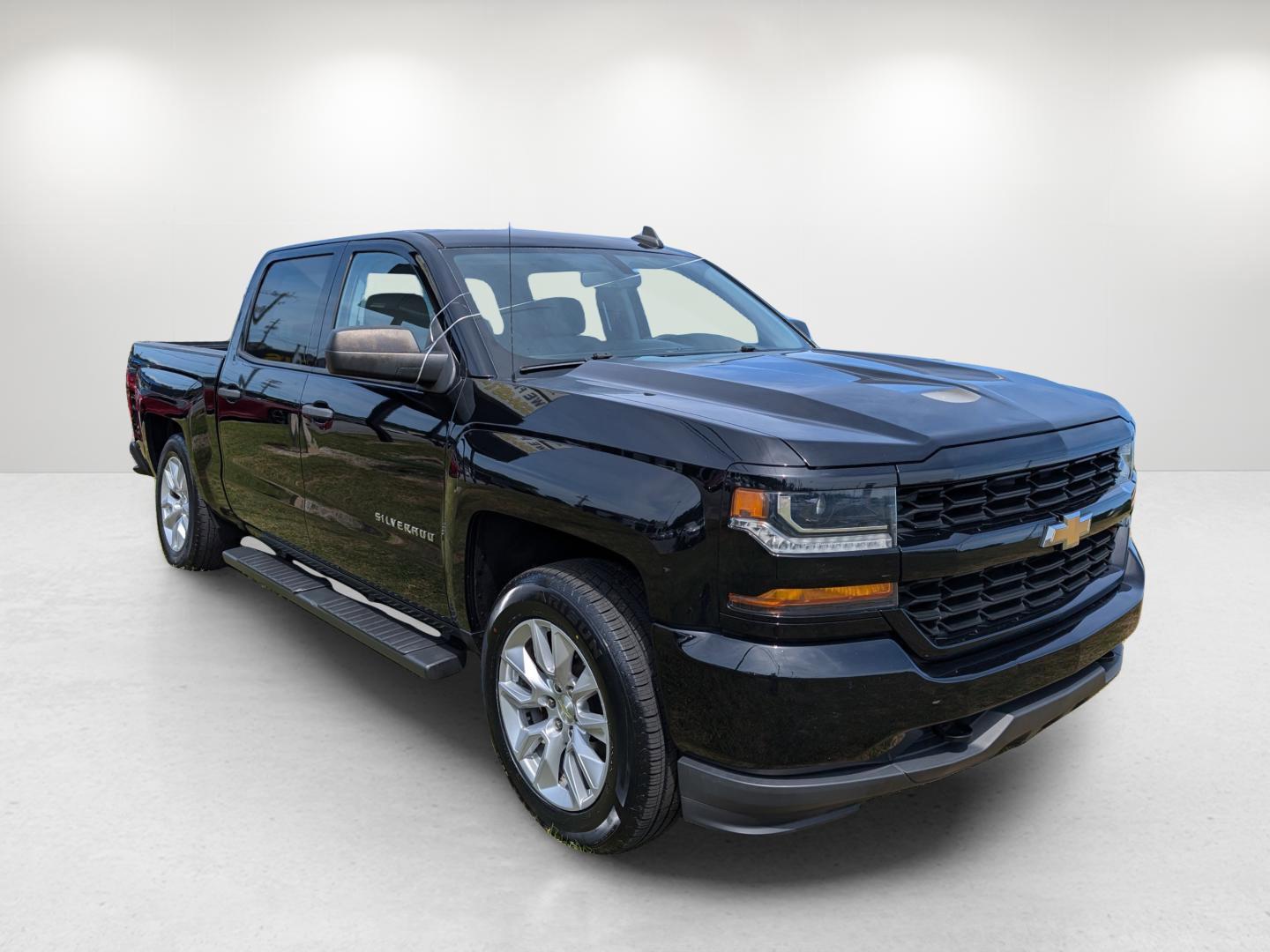 2018 /Dark Ash with Jet Black Interior Accents Chevrolet Silverado 1500 Custom (3GCPCPEC4JG) with an Gas V8 5.3L/325 engine, 6-Speed Automatic transmission, located at 804 22nd Ave, Phenix City, AL, 36870, (334) 297-1860, 32.484749, -85.024475 - 2018 Chevrolet Silverado 1500 Custom - Photo#6