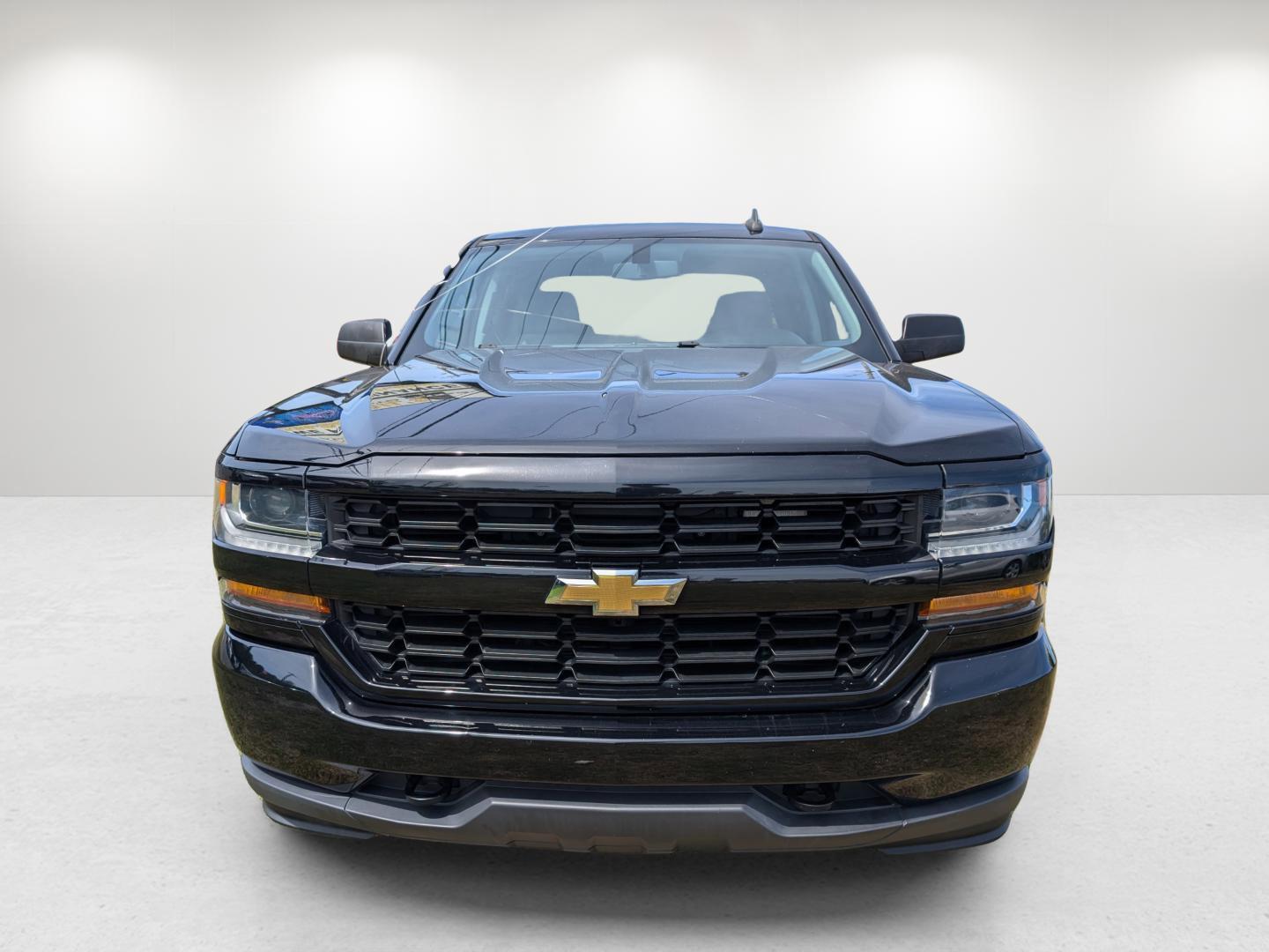 2018 /Dark Ash with Jet Black Interior Accents Chevrolet Silverado 1500 Custom (3GCPCPEC4JG) with an Gas V8 5.3L/325 engine, 6-Speed Automatic transmission, located at 804 22nd Ave, Phenix City, AL, 36870, (334) 297-1860, 32.484749, -85.024475 - 2018 Chevrolet Silverado 1500 Custom - Photo#7