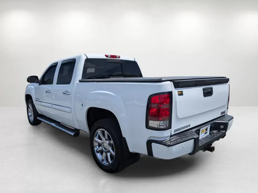 2008 /Ebony GMC Sierra Denali (2GTEK638181) with an Gas V8 6.2L/378.3 engine, 6-Speed HD Automatic w/OD transmission, located at 3959 U.S. 80 W, Phenix City, AL, 36870, (334) 297-4885, 32.469296, -85.135185 - 2008 GMC Sierra Denali - Photo#2