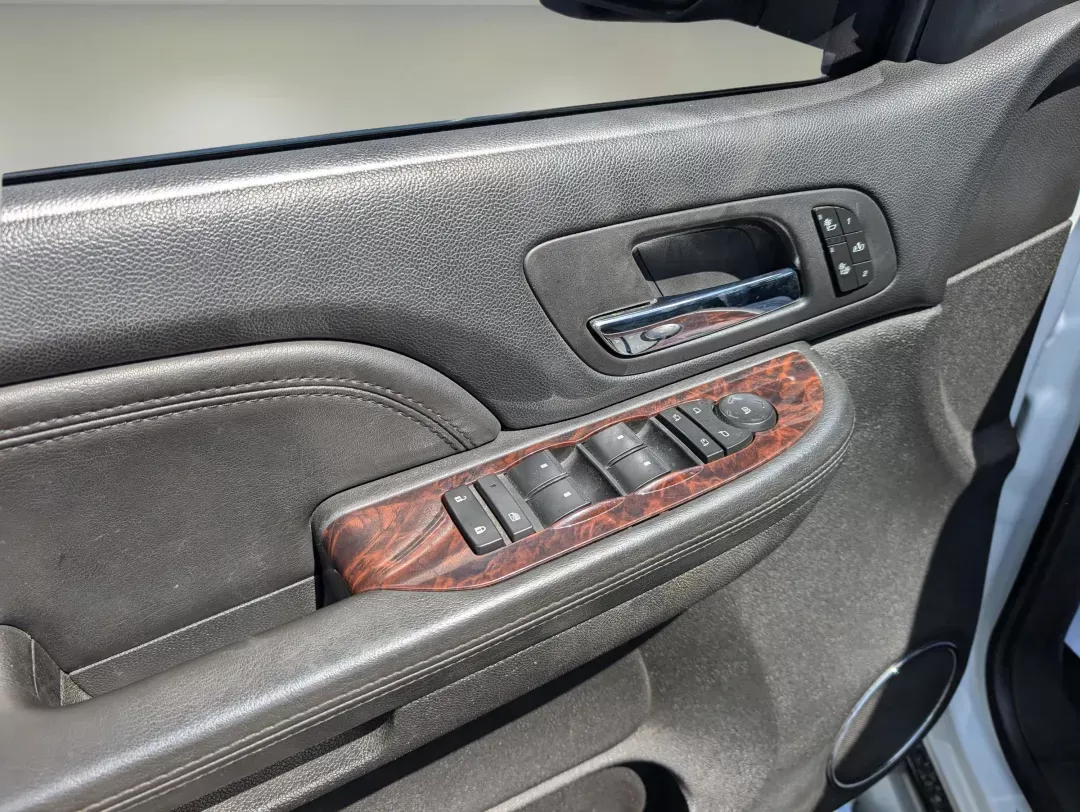 2008 /Ebony GMC Sierra Denali (2GTEK638181) with an Gas V8 6.2L/378.3 engine, 6-Speed HD Automatic w/OD transmission, located at 3959 U.S. 80 W, Phenix City, AL, 36870, (334) 297-4885, 32.469296, -85.135185 - 2008 GMC Sierra Denali - Photo#8