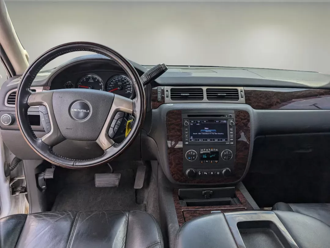 2008 /Ebony GMC Sierra Denali (2GTEK638181) with an Gas V8 6.2L/378.3 engine, 6-Speed HD Automatic w/OD transmission, located at 3959 U.S. 80 W, Phenix City, AL, 36870, (334) 297-4885, 32.469296, -85.135185 - 2008 GMC Sierra Denali - Photo#11