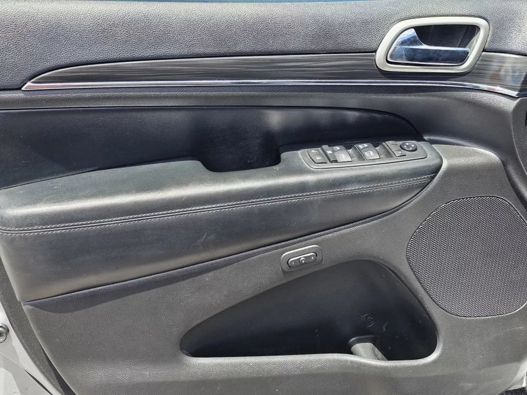 2019 /Black Jeep Grand Cherokee Limited (1C4RJEBG1KC) with an Other engine, located at 804 22nd Ave, Phenix City, AL, 36870, (334) 297-1860, 32.484749, -85.024475 - Experience the ultimate blend of style, capability, and comfort with the stunning 2019 Jeep Grand Cherokee Limited at Gils Auto - Prattville. Whether you're navigating the busy streets of Prattville, AL, or embarking on a weekend adventure with family and friends, this SUV is designed to elevate you - Photo#8