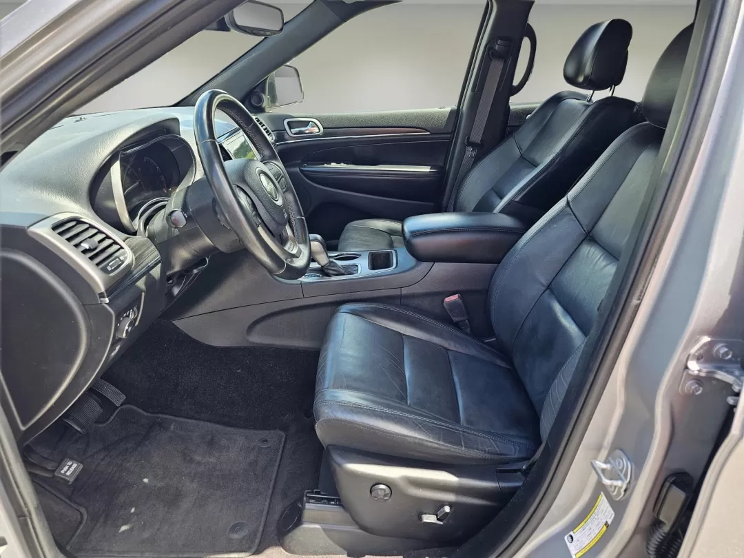 2019 /Black Jeep Grand Cherokee Limited (1C4RJEBG1KC) with an Other engine, located at 804 22nd Ave, Phenix City, AL, 36870, (334) 297-1860, 32.484749, -85.024475 - Experience the ultimate blend of style, capability, and comfort with the stunning 2019 Jeep Grand Cherokee Limited at Gils Auto - Prattville. Whether you're navigating the busy streets of Prattville, AL, or embarking on a weekend adventure with family and friends, this SUV is designed to elevate you - Photo#9