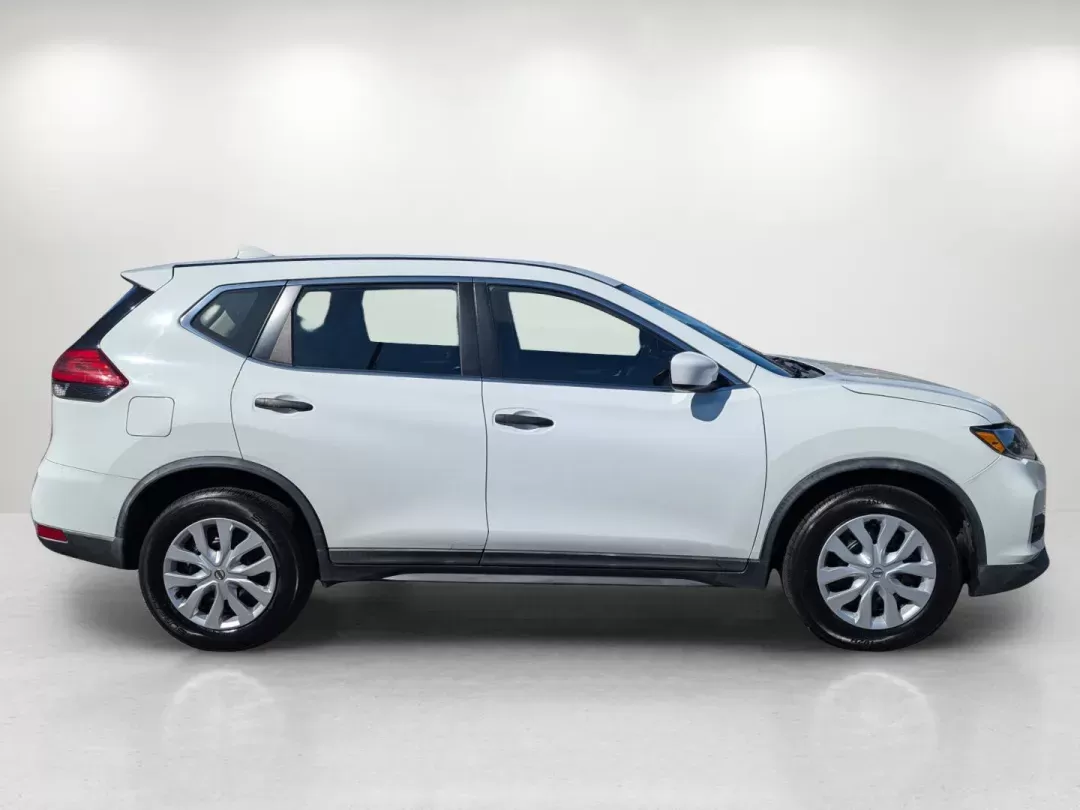 2017 /Charcoal Nissan Rogue S (KNMAT2MT6HP) with an Regular Unleaded I-4 2.5 L/152 engine, 1-Speed CVT w/OD transmission, located at 804 22nd Ave, Phenix City, AL, 36870, (334) 297-1860, 32.484749, -85.024475 - 2017 Nissan Rogue S - Photo#5