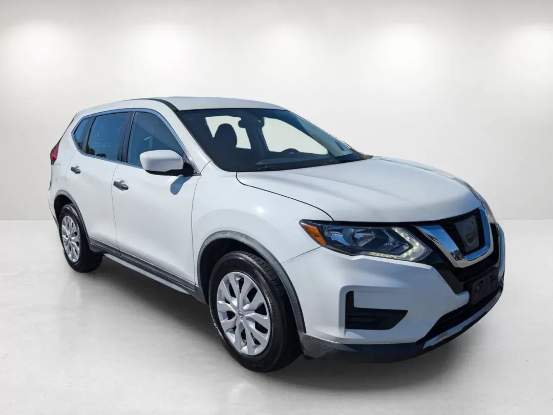 2017 /Charcoal Nissan Rogue S (KNMAT2MT6HP) with an Regular Unleaded I-4 2.5 L/152 engine, 1-Speed CVT w/OD transmission, located at 804 22nd Ave, Phenix City, AL, 36870, (334) 297-1860, 32.484749, -85.024475 - 2017 Nissan Rogue S - Photo#6