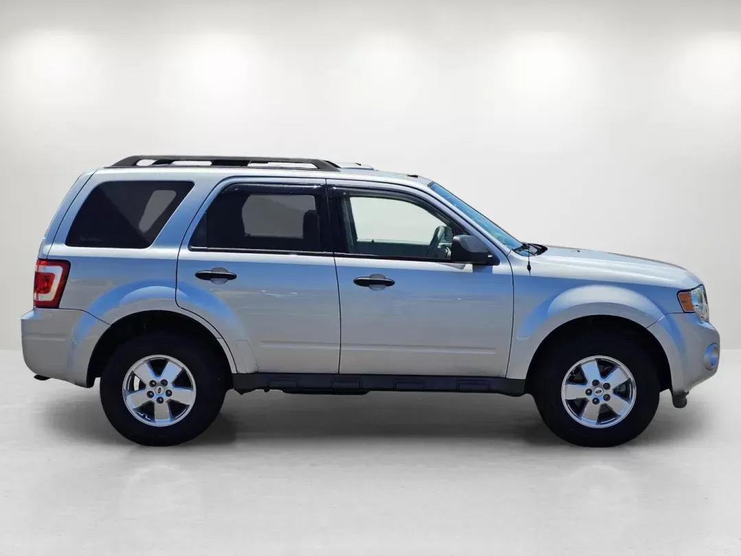 2012 Ford Escape XLT (1FMCU0DG6CK) with an Gas/Ethanol V6 3.0L/181 engine, 6-Speed Automatic transmission, located at 521 Old Farm Lane Rd, Prattville, AL, 36066, (334) 325-1505, 32.482460, -86.416367 - 2012 Ford Escape XLT - Photo#4