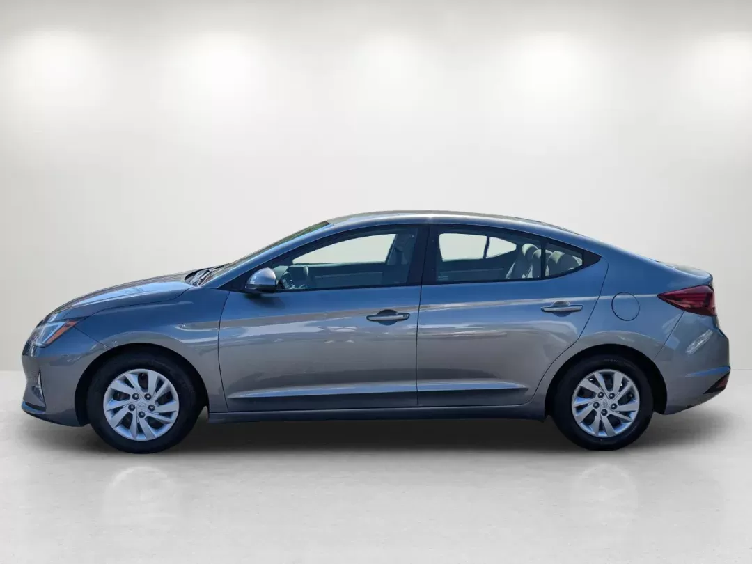 2019 /Gray Hyundai Elantra SE (KMHD74LF1KU) with an Regular Unleaded I-4 2.0 L/122 engine, 6-Speed Automatic w/OD transmission, located at 521 Old Farm Lane Rd, Prattville, AL, 36066, (334) 325-1505, 32.482460, -86.416367 - 2019 Hyundai Elantra SE - Photo#1