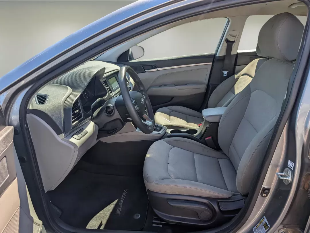 2019 /Gray Hyundai Elantra SE (KMHD74LF1KU) with an Regular Unleaded I-4 2.0 L/122 engine, 6-Speed Automatic w/OD transmission, located at 521 Old Farm Lane Rd, Prattville, AL, 36066, (334) 325-1505, 32.482460, -86.416367 - 2019 Hyundai Elantra SE - Photo#9