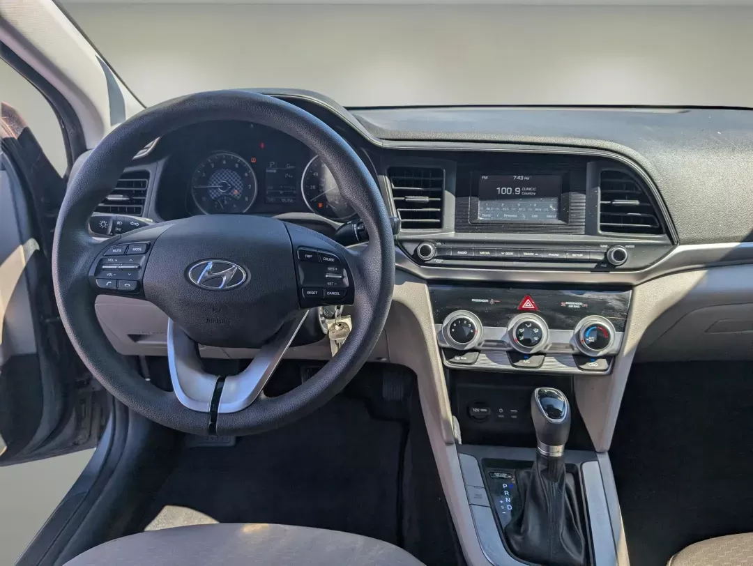 2019 /Gray Hyundai Elantra SE (KMHD74LF1KU) with an Regular Unleaded I-4 2.0 L/122 engine, 6-Speed Automatic w/OD transmission, located at 521 Old Farm Lane Rd, Prattville, AL, 36066, (334) 325-1505, 32.482460, -86.416367 - 2019 Hyundai Elantra SE - Photo#11