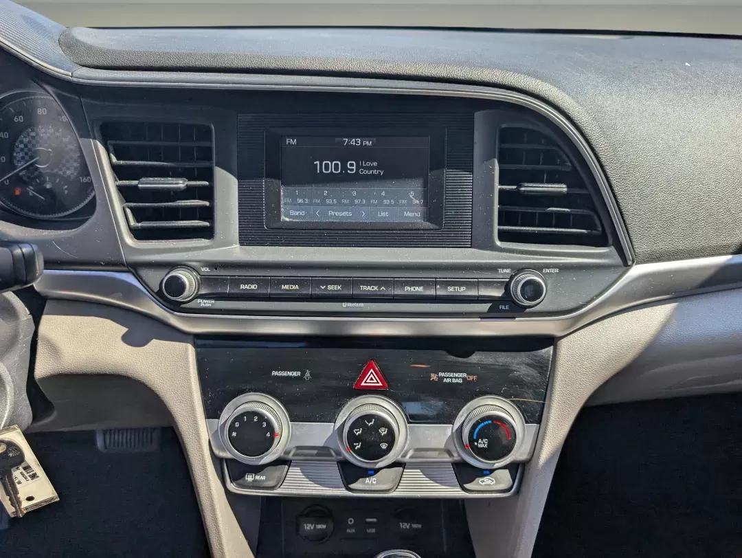 2019 /Gray Hyundai Elantra SE (KMHD74LF1KU) with an Regular Unleaded I-4 2.0 L/122 engine, 6-Speed Automatic w/OD transmission, located at 521 Old Farm Lane Rd, Prattville, AL, 36066, (334) 325-1505, 32.482460, -86.416367 - 2019 Hyundai Elantra SE - Photo#14