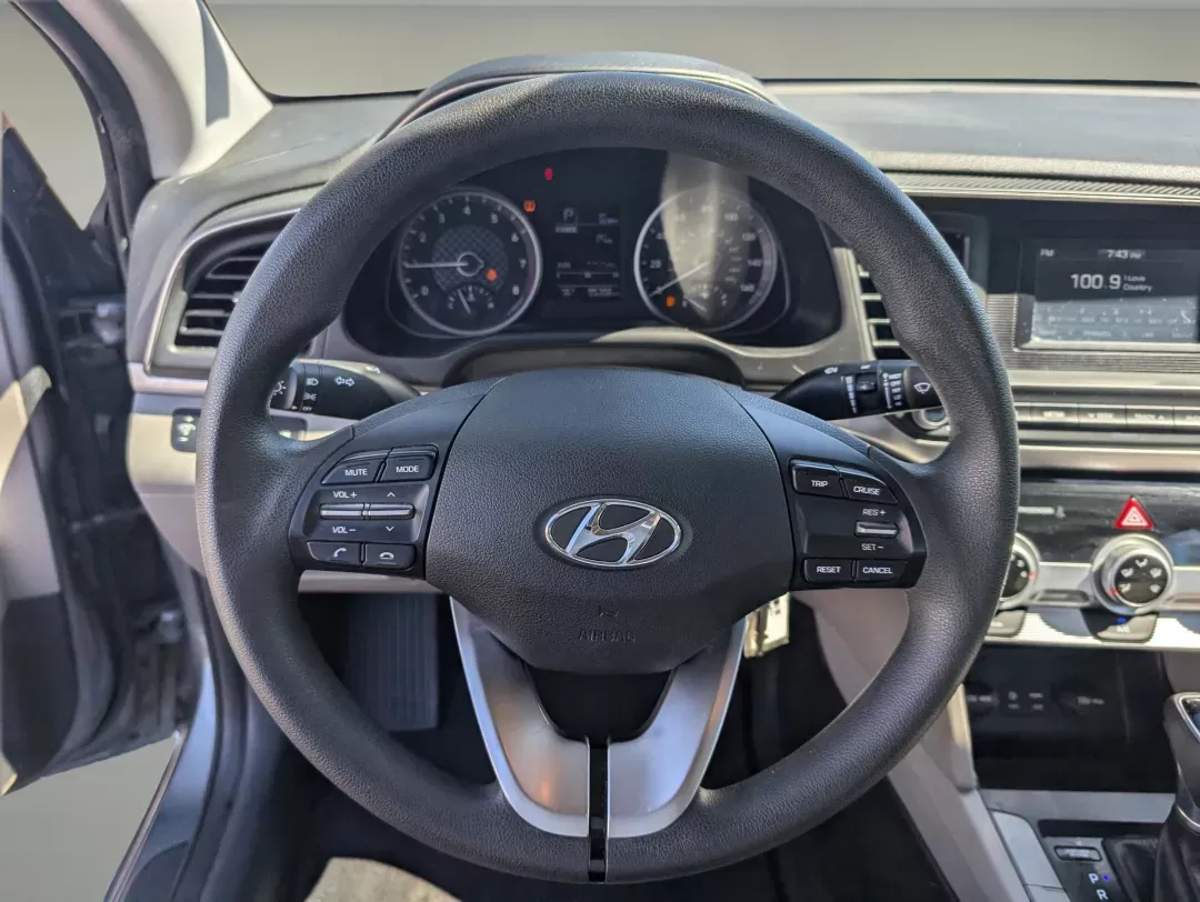 2019 /Gray Hyundai Elantra SE (KMHD74LF1KU) with an Regular Unleaded I-4 2.0 L/122 engine, 6-Speed Automatic w/OD transmission, located at 521 Old Farm Lane Rd, Prattville, AL, 36066, (334) 325-1505, 32.482460, -86.416367 - 2019 Hyundai Elantra SE - Photo#15