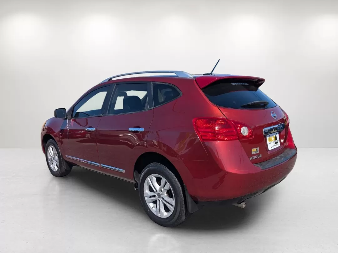 2015 /Gray Nissan Rogue S (JN8AS5MT4FW) with an Other engine, located at 7000 Northlake Connector, Columbus, GA, 31904, (706) 987-8085, 32.524975, -84.978134 - **Embrace Adventure with the 2015 Nissan Rogue Select Perfect for Your Next Family Getaway!**<br /> <br /> If you're seeking a vehicle that effortlessly blends comfort, style, and functionality, look no further than this 2015 Nissan Rogue Select S. This SUV is tailored for growing families, making - Photo#2
