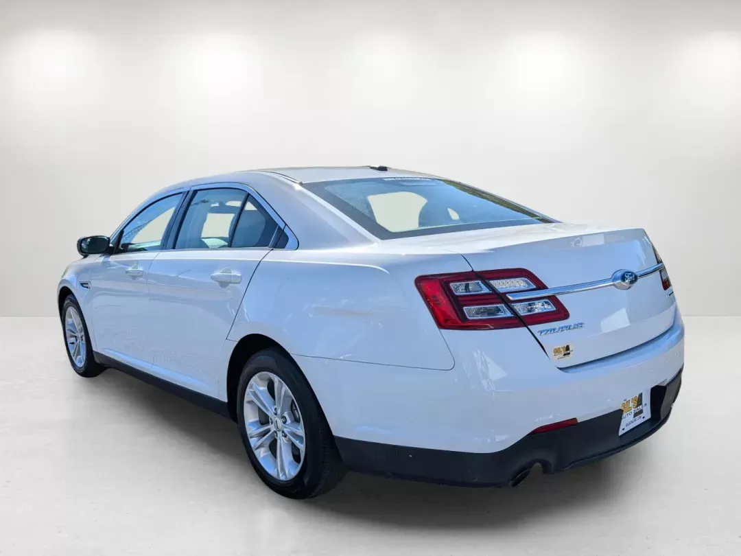 2016 Ford Taurus SE (1FAHP2D84GG) with an Regular Unleaded V-6 3.5 L/213 engine, 6-Speed Automatic w/OD transmission, located at 804 22nd Ave, Phenix City, AL, 36870, (334) 297-1860, 32.484749, -85.024475 - 2016 Ford Taurus SE - Photo#2