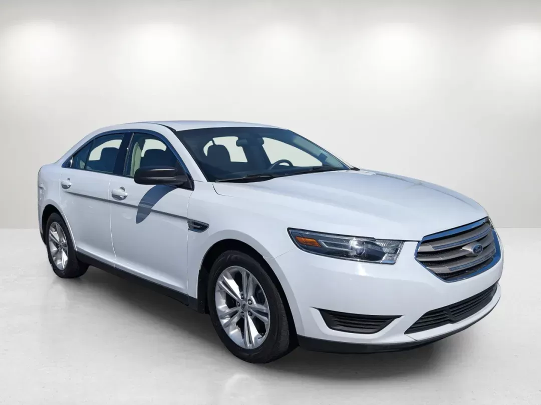 2016 Ford Taurus SE (1FAHP2D84GG) with an Regular Unleaded V-6 3.5 L/213 engine, 6-Speed Automatic w/OD transmission, located at 804 22nd Ave, Phenix City, AL, 36870, (334) 297-1860, 32.484749, -85.024475 - 2016 Ford Taurus SE - Photo#6