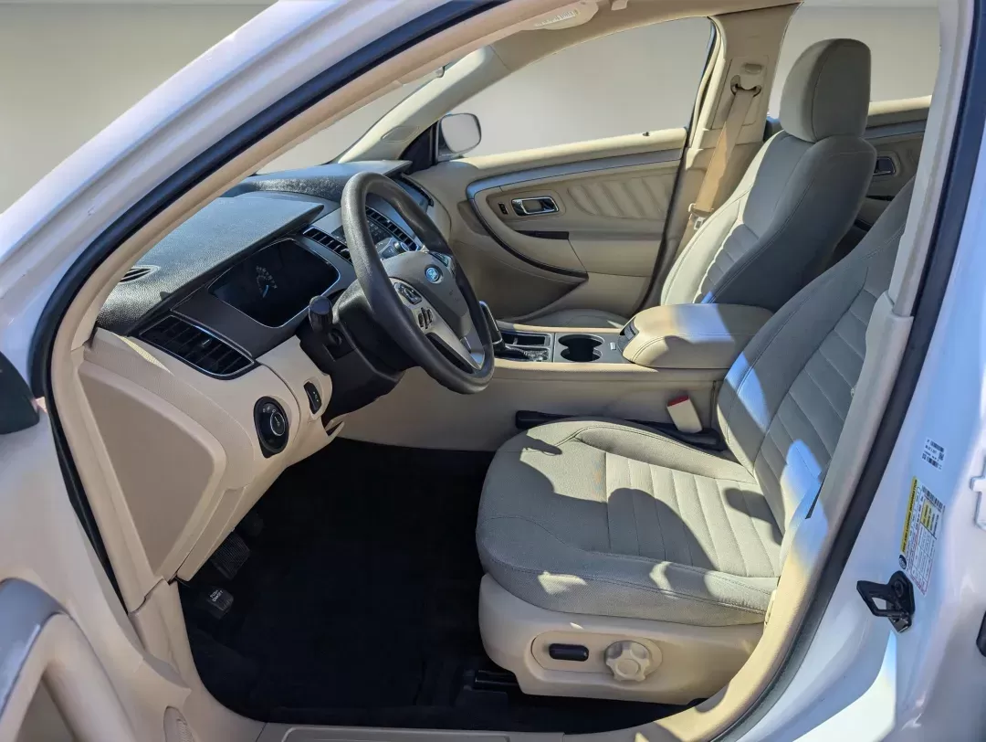2016 Ford Taurus SE (1FAHP2D84GG) with an Regular Unleaded V-6 3.5 L/213 engine, 6-Speed Automatic w/OD transmission, located at 804 22nd Ave, Phenix City, AL, 36870, (334) 297-1860, 32.484749, -85.024475 - 2016 Ford Taurus SE - Photo#9