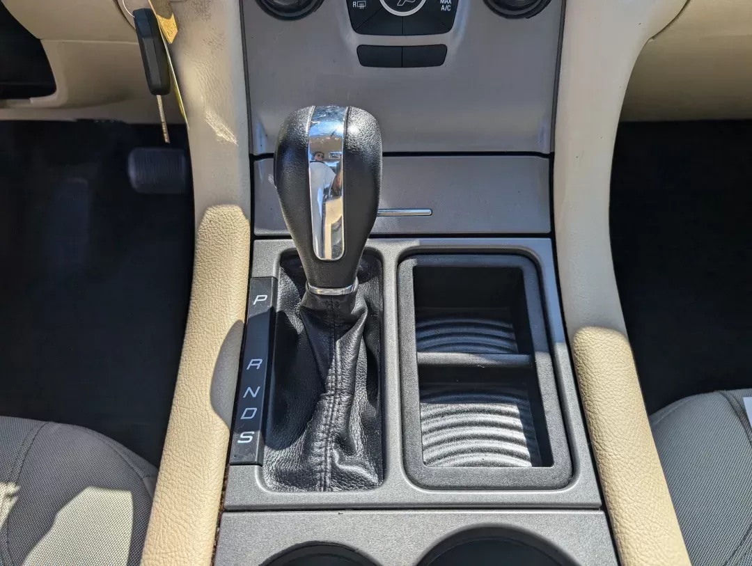 2016 Ford Taurus SE (1FAHP2D84GG) with an Regular Unleaded V-6 3.5 L/213 engine, 6-Speed Automatic w/OD transmission, located at 804 22nd Ave, Phenix City, AL, 36870, (334) 297-1860, 32.484749, -85.024475 - 2016 Ford Taurus SE - Photo#13